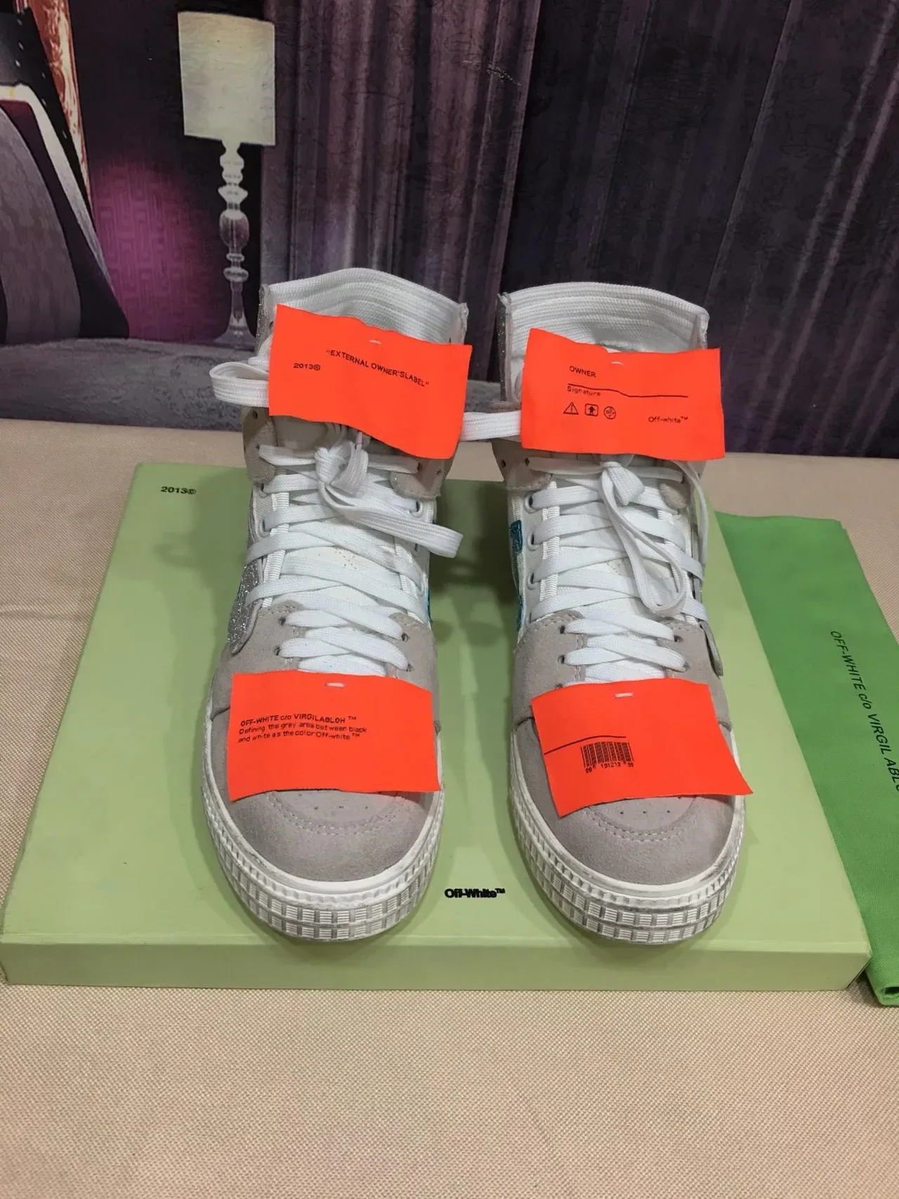 Off-White بيج فضي هوت توب لامع حياة سنيكرز 9