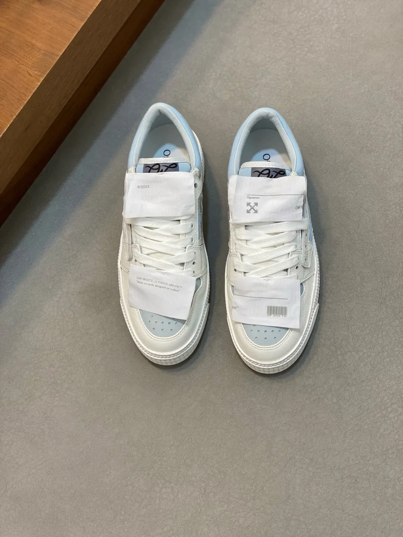 Off-White নীল ইন্ডাস্ট্রিয়াল ডিজাইন ডুয়াল স্ট্র্যাপ ডिटেল লাইফস্টাইল স্নিকার্স 2