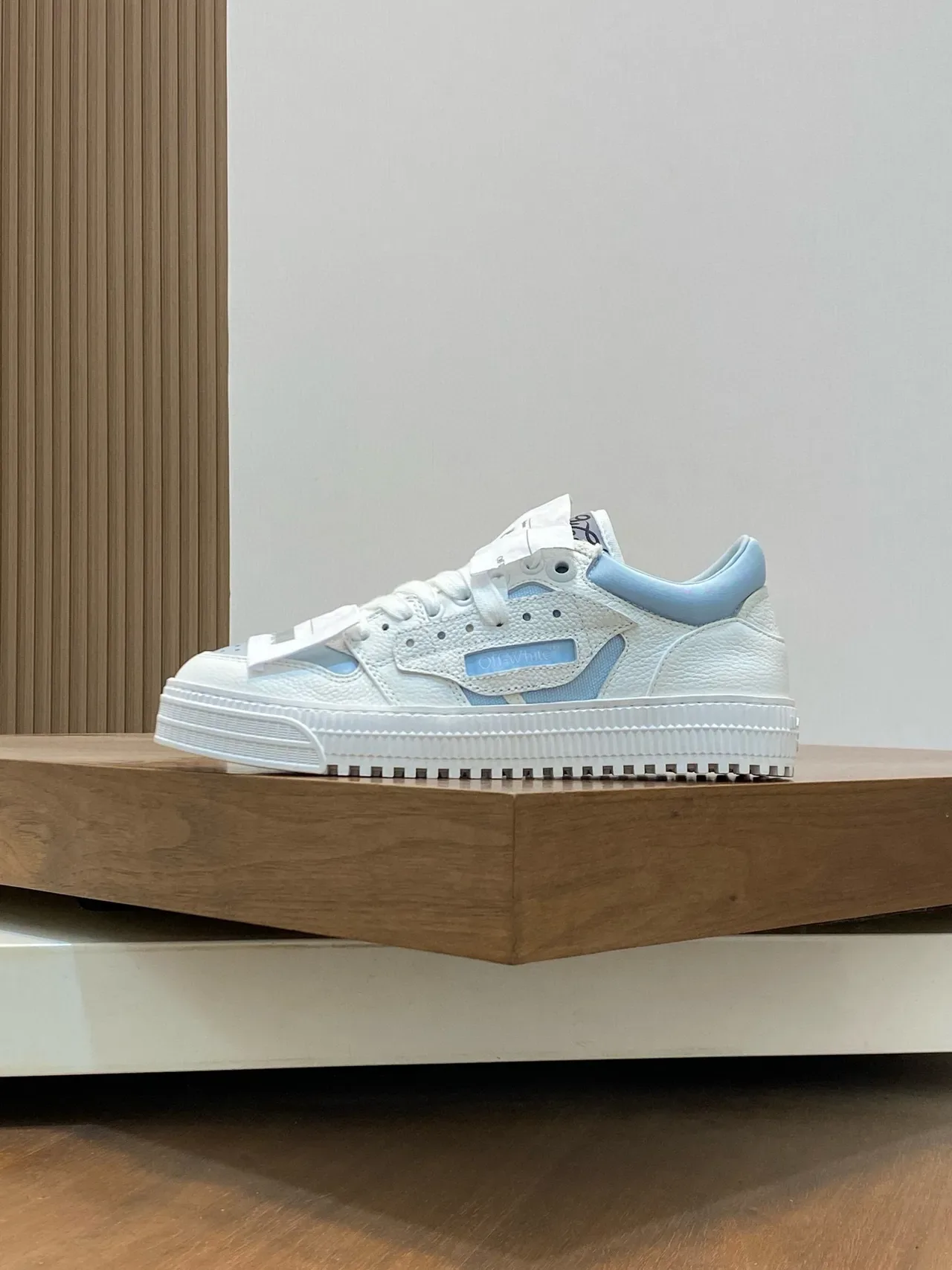 Off-White নীল ইন্ডাস্ট্রিয়াল ডিজাইন ডুয়াল স্ট্র্যাপ ডिटেল লাইফস্টাইল স্নিকার্স 3