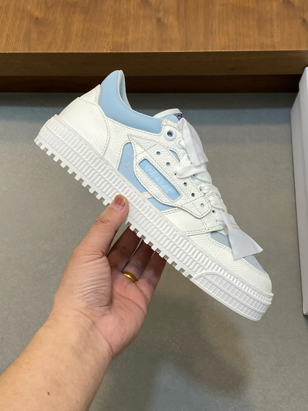 Off-White নীল ইন্ডাস্ট্রিয়াল ডিজাইন ডুয়াল স্ট্র্যাপ ডिटেল লাইফস্টাইল স্নিকার্স 5