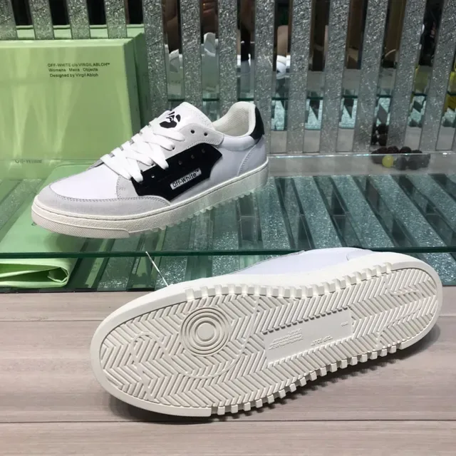 Off-White ধূসর লো-টপ সুয়েড এবং চামড়া প্যানেল লাইফস্টাইল স্নিকার 2