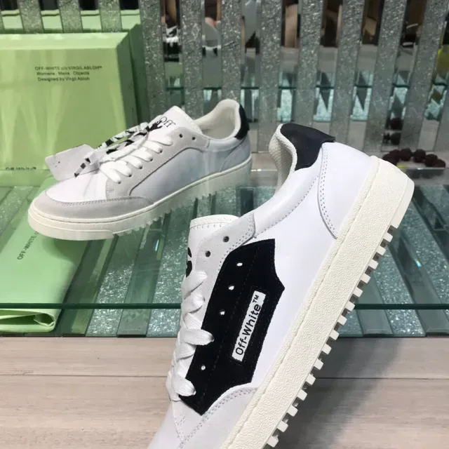 Off-White ধূসর লো-টপ সুয়েড এবং চামড়া প্যানেল লাইফস্টাইল স্নিকার 5