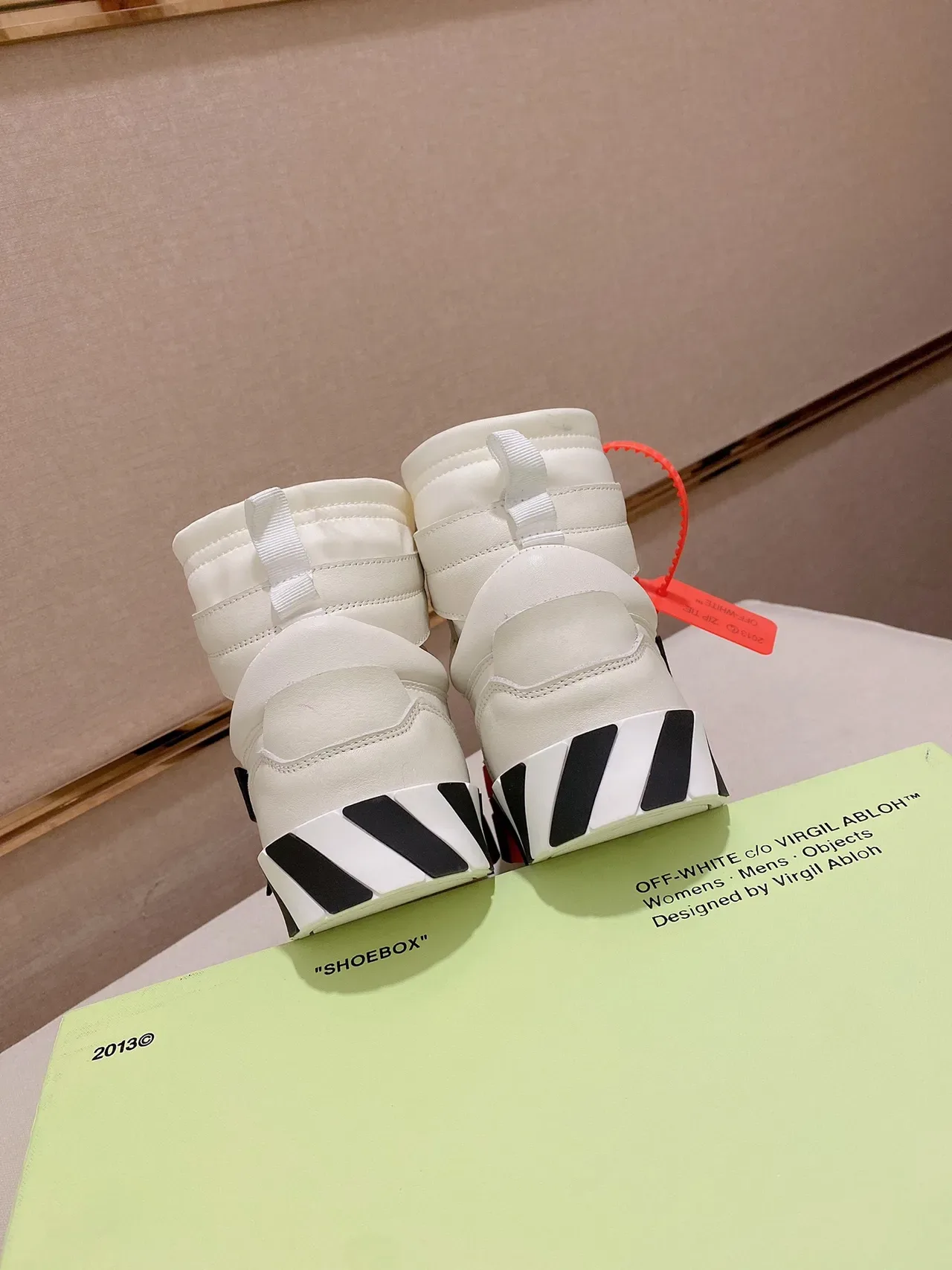 Off-White Industrial হাই টপ স্নিকার সাদা কালো লাইফস্টাইল স্নিকার 2