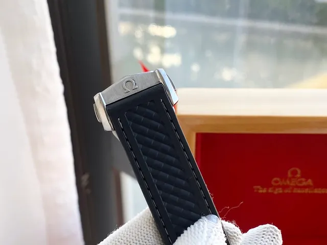 Omega Seamaster Aqua Terra সাদা ডায়াল গোলাপি সোনার কেস যান্ত্রিক ঘড়ি 2