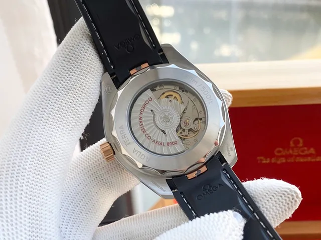 Omega Seamaster Aqua Terra সাদা ডায়াল গোলাপি সোনার কেস যান্ত্রিক ঘড়ি 3