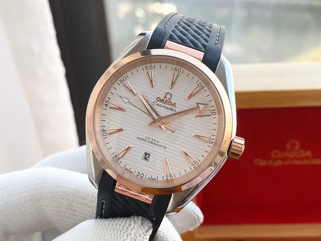 Omega Seamaster Aqua Terra সাদা ডায়াল গোলাপি সোনার কেস যান্ত্রিক ঘড়ি 5