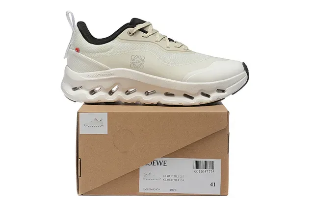 On Cloudmonster Beige Black Cloudtec Pod Midsole Engineered Mesh Upper रनिंग शু 2