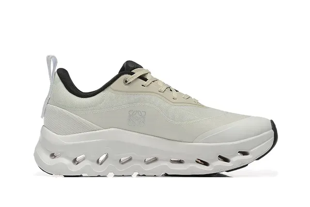 On Cloudmonster Beige Black Cloudtec Pod Midsole Engineered Mesh Upper रनिंग शু 4