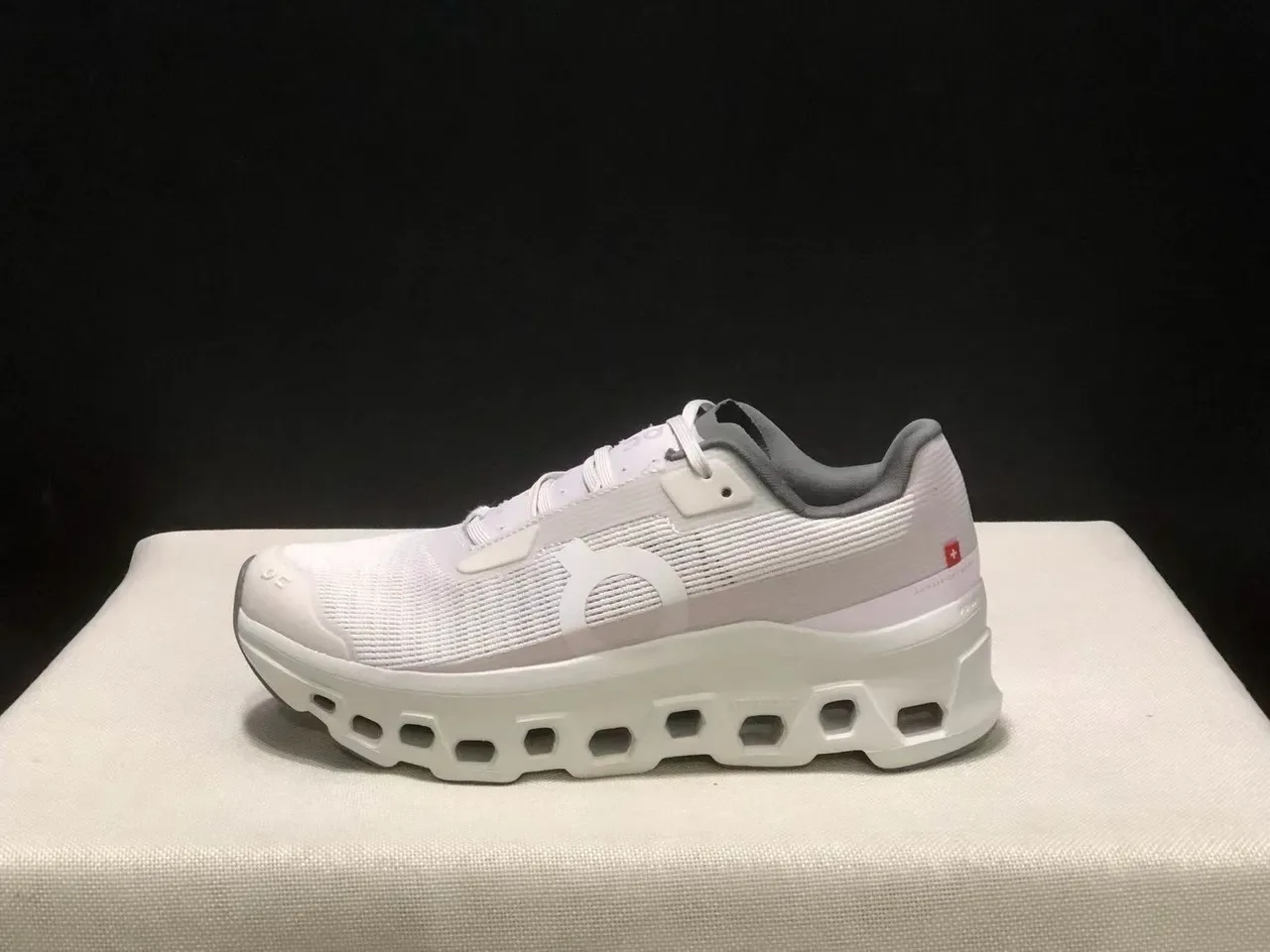 On Branco Cinza Malha Engenhada Hexagonal Nuvem Pod Meia Sola Lifestyle Sneakers 4