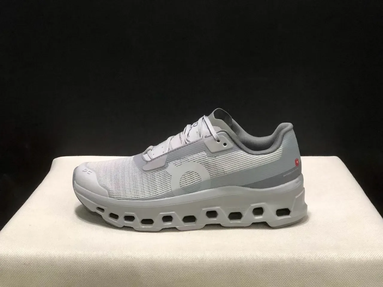 On Branco Cinza Malha Engenhada Hexagonal Nuvem Pod Meia Sola Lifestyle Sneakers 5