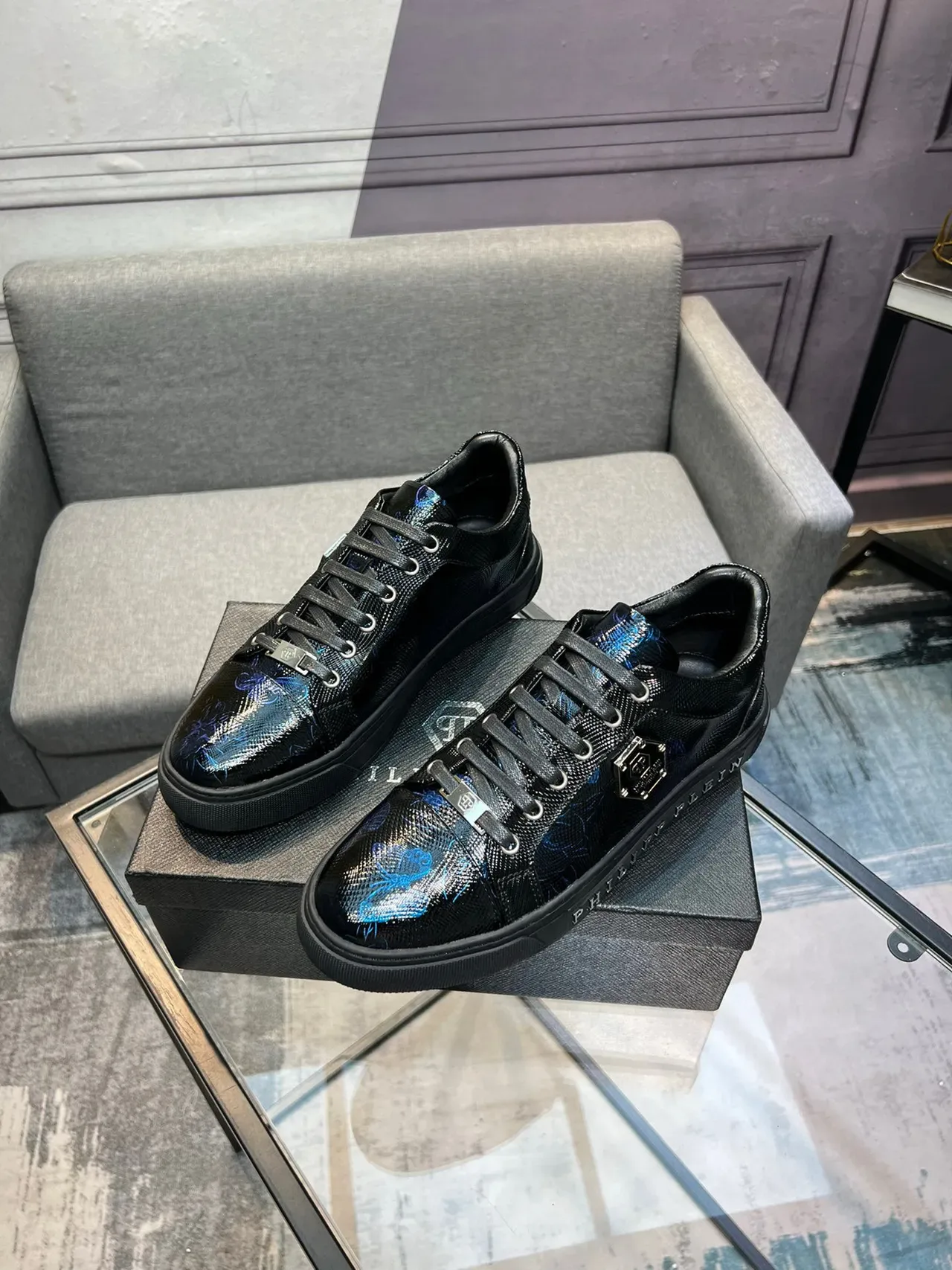 Philipp Plein काले और नीले फ्लोरल प्रिंट लाइफस्टाइल स्नीकर 3