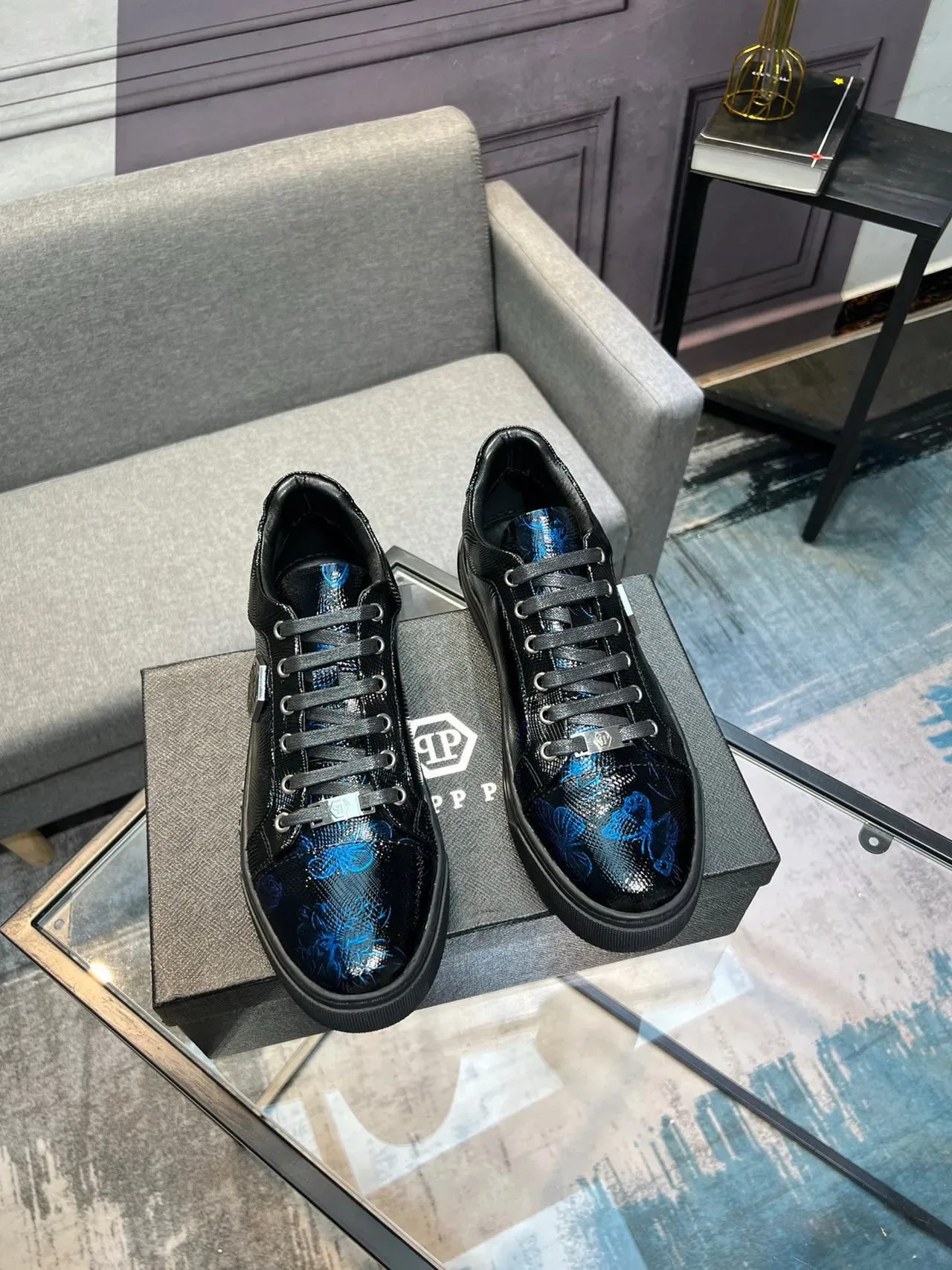Philipp Plein काले और नीले फ्लोरल प्रिंट लाइफस्टाइल स्नीकर 5