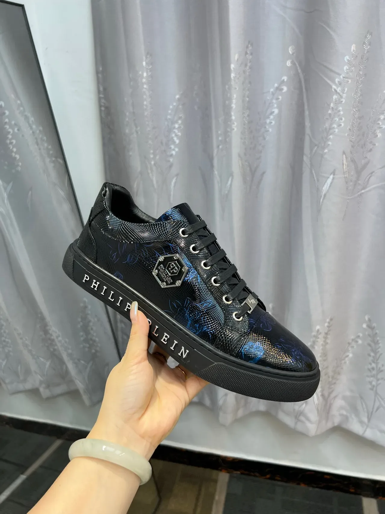 Philipp Plein काले और नीले फ्लोरल प्रिंट लाइफस्टाइल स्नीकर 6