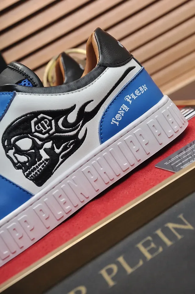 Philipp Plein Skull and Flame Baskets Lifestyle Bleu Blanc Noir 2