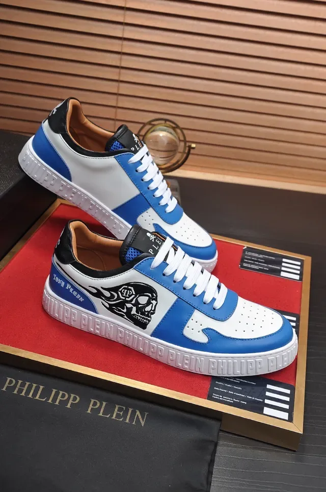 Philipp Plein Skull and Flame Baskets Lifestyle Bleu Blanc Noir 5