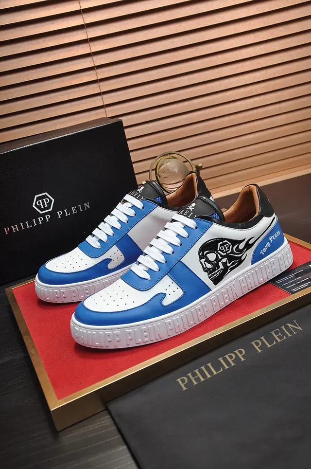 Philipp Plein Skull and Flame Baskets Lifestyle Bleu Blanc Noir 7