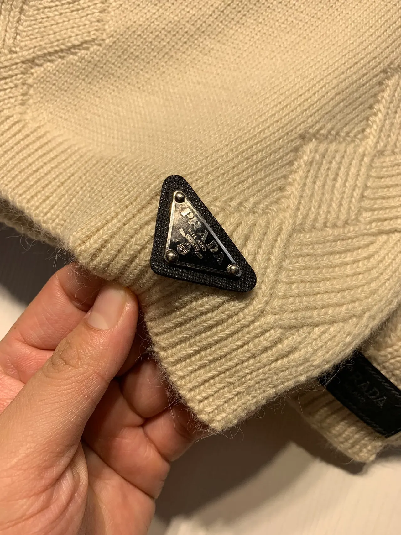 Prada Beige রিবড নিট টুইস্টেড কেবল ডিটেল Cashmere স্কার্ফ 5