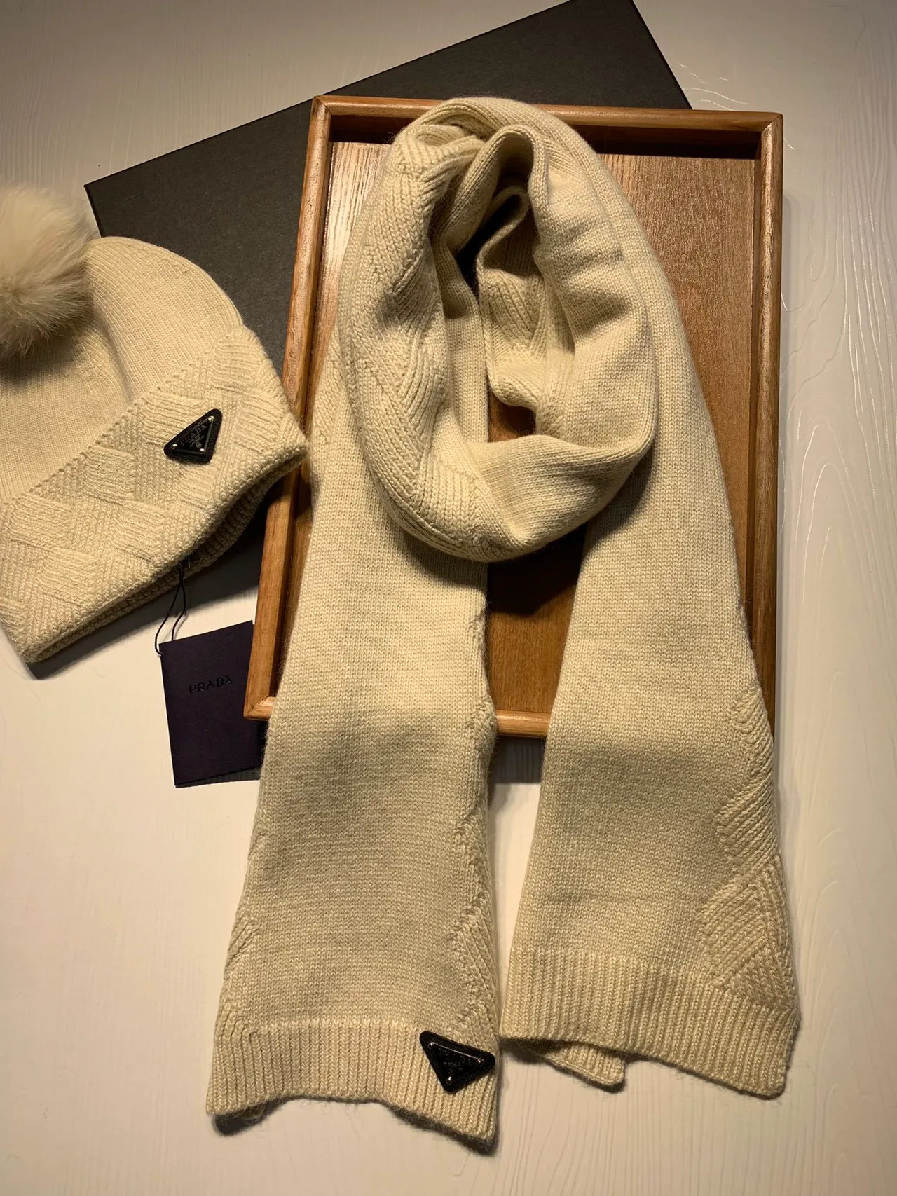 Prada Beige রিবড নিট টুইস্টেড কেবল ডিটেল Cashmere স্কার্ফ 7