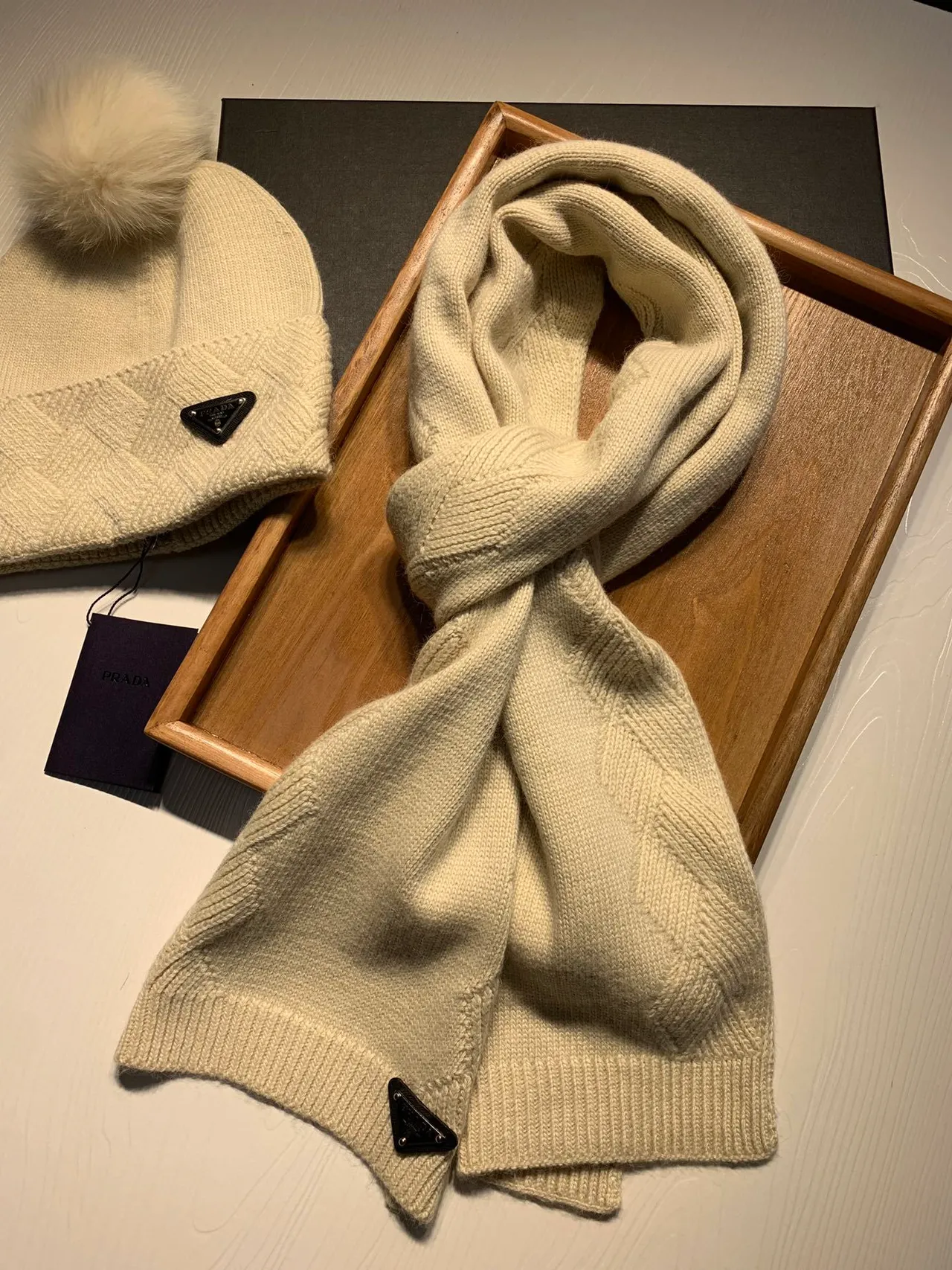 Prada Beige রিবড নিট টুইস্টেড কেবল ডিটেল Cashmere স্কার্ফ 9