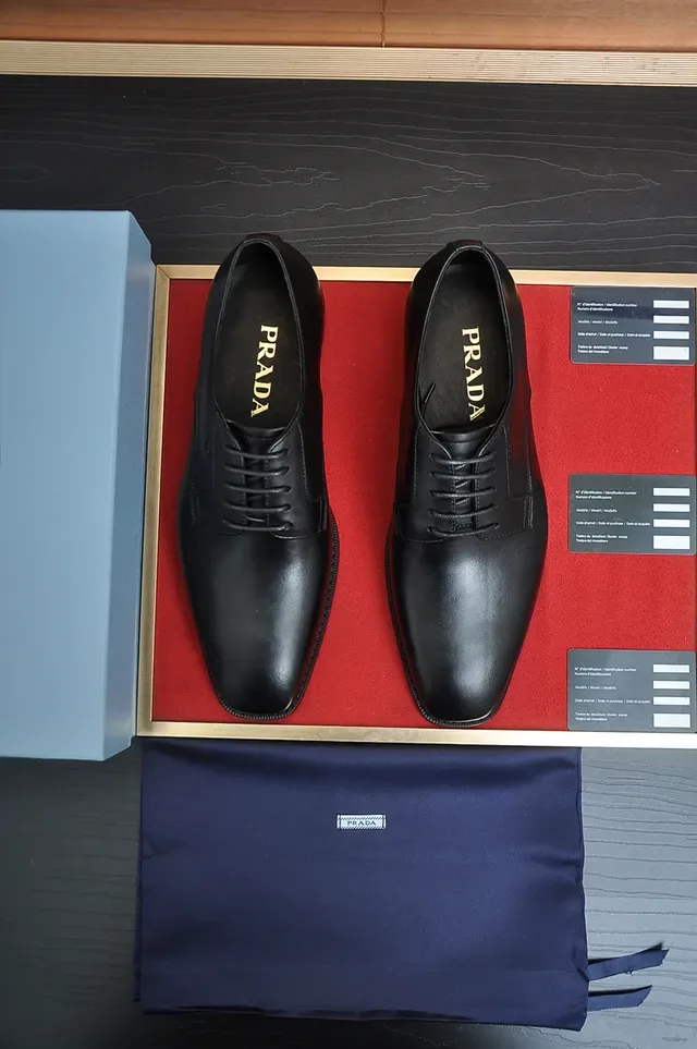 Prada काली कैप-टो ऑक्सफोर्ड जूते 5