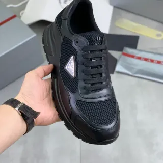 Prada Tênis Lifestyle Preto solado grosso com camadas solado misto malha e couro liso superior