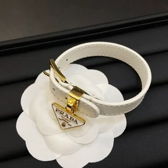 Bracelet Prada Cuir Tissé Noir et Or avec Boucle et Fermoir 2