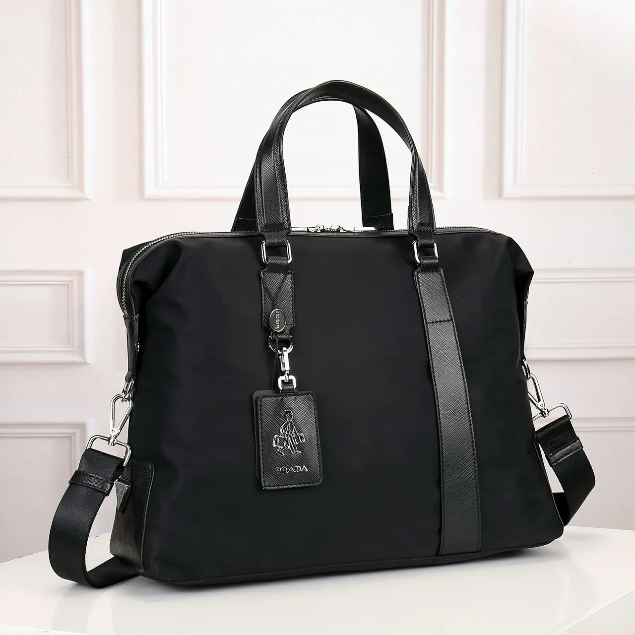 Prada Sac Boston en Nylon Noir avec Garniture en Cuir Saffiano 9