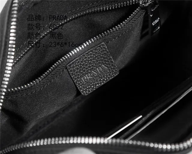 Prada حقيبة كتف سوداء جلد مقصوص مستطيلة منظمة 3