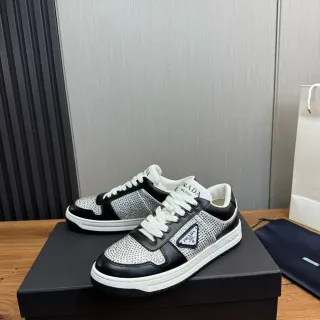 प्रादा काला चांदी क्रिस्टल-एम्बेलिश्ड जाली लेदर कंट्रास्ट पैनल्स लाइफस्टाइल स्नीकर्स