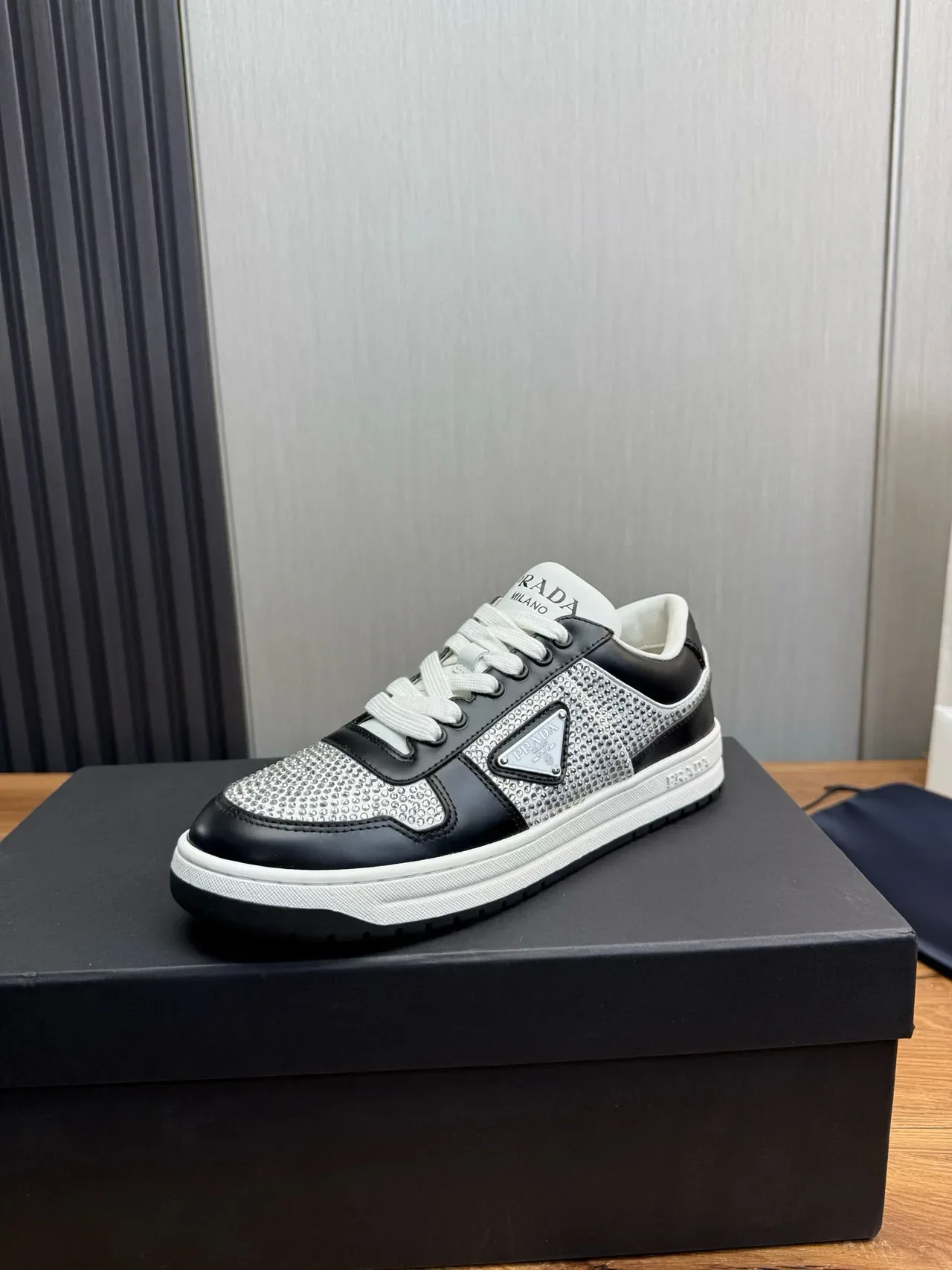Prada Sneakers Lifestyle Noirs Argent Cristal-Embellished Maille Cuir Panneaux Contraste 2
