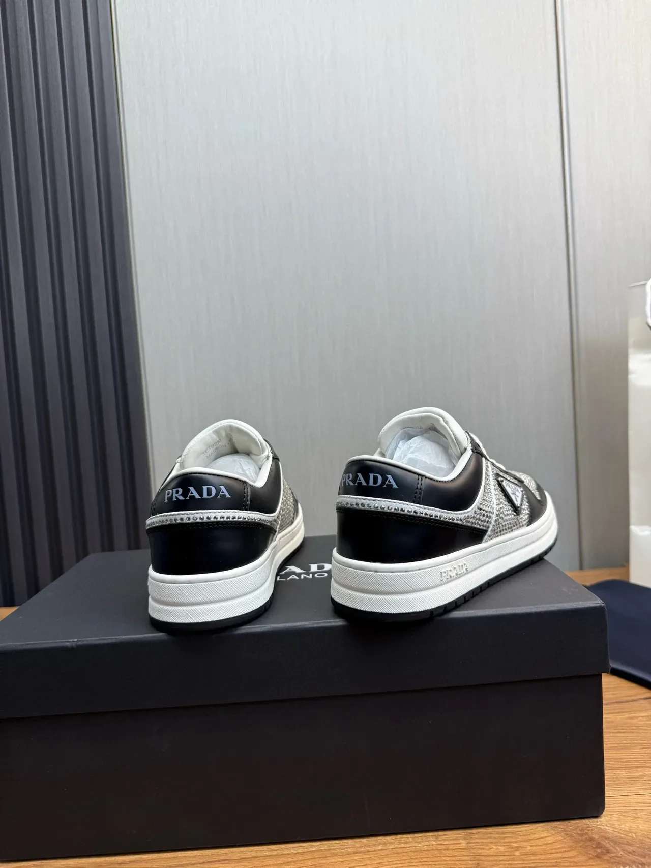 Prada Sneakers Lifestyle Noirs Argent Cristal-Embellished Maille Cuir Panneaux Contraste 4