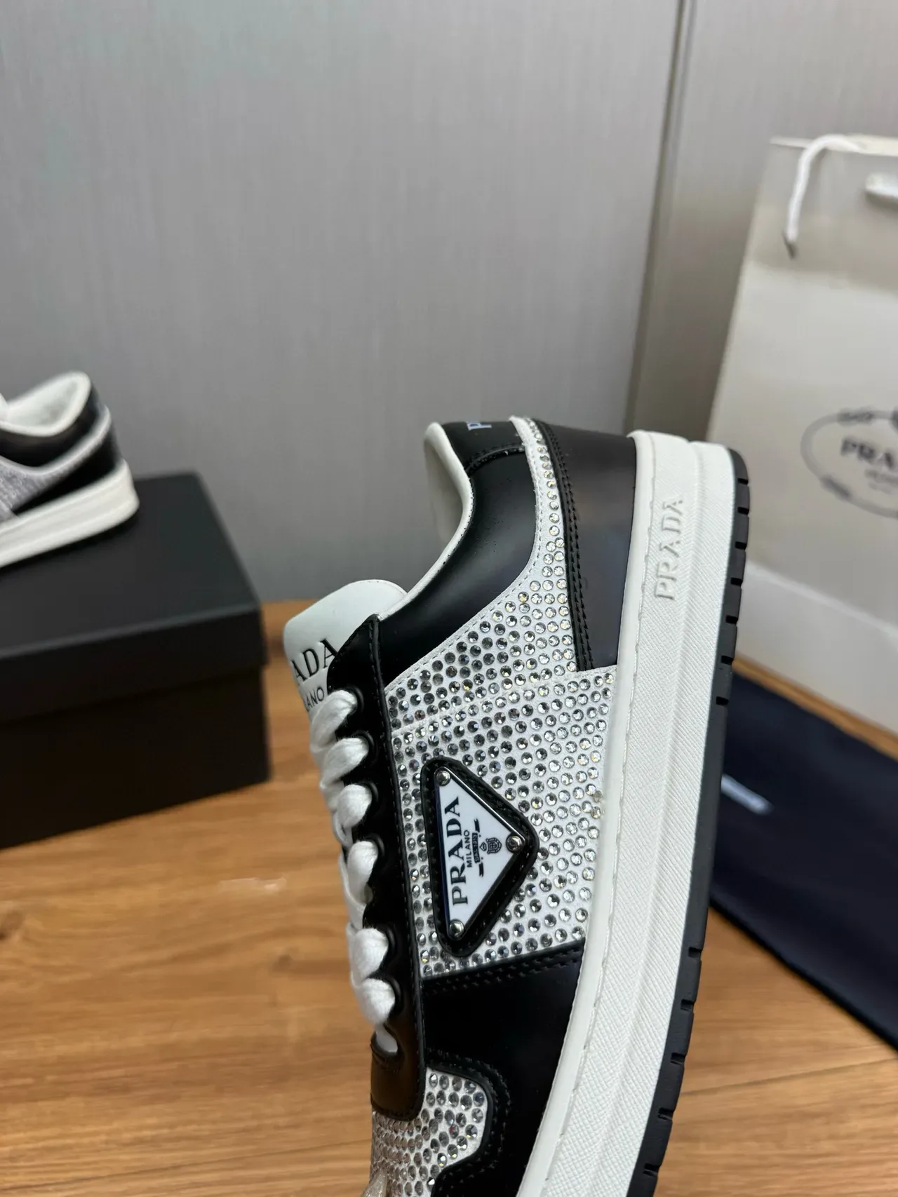 Prada Sneakers Lifestyle Noirs Argent Cristal-Embellished Maille Cuir Panneaux Contraste 8