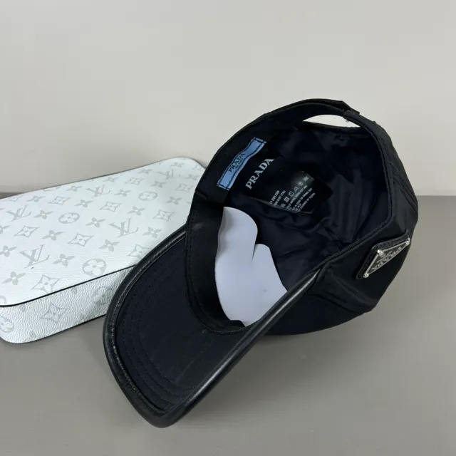 Prada काला संरचित छह-पैनल मैट फैब्रिक बेसबॉल कैप 4