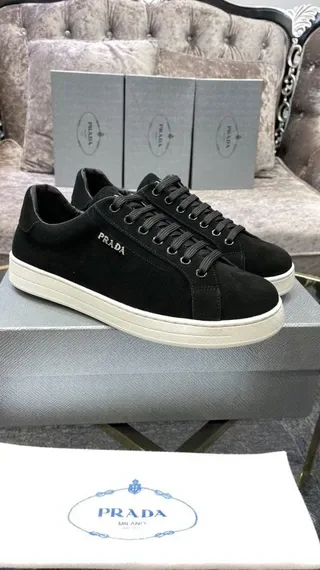 Prada Sneakers lifestyle noires style daim low-top 2