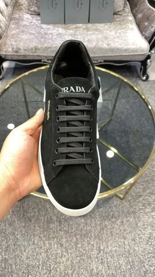Prada Sneakers lifestyle noires style daim low-top 3