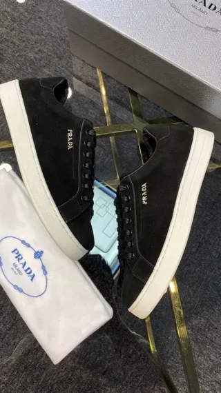Prada Sneakers lifestyle noires style daim low-top 4