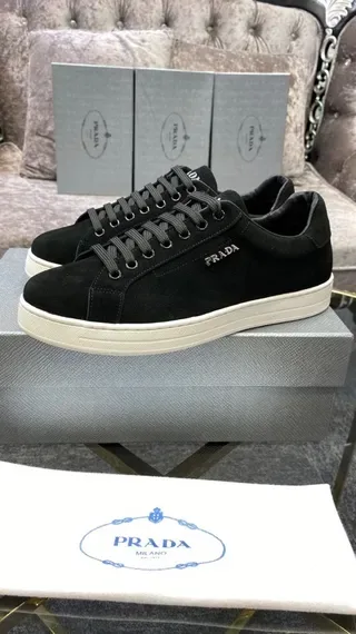 Prada Sneakers lifestyle noires style daim low-top 8
