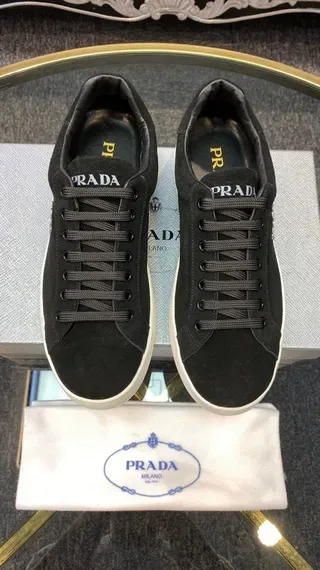 Prada Sneakers lifestyle noires style daim low-top 9