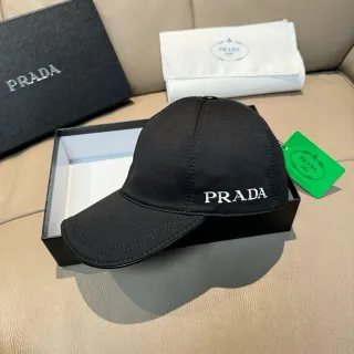 Prada काला सफेद संरचित छह-पैनल मुकुट वक्र किनारा बेसबॉल कैप