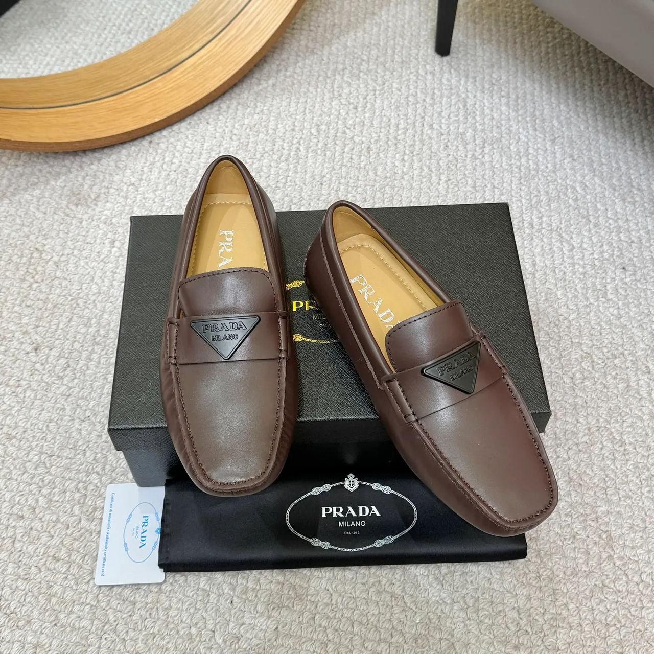 Prada 棕米色 方头 缝线 乐福鞋 2