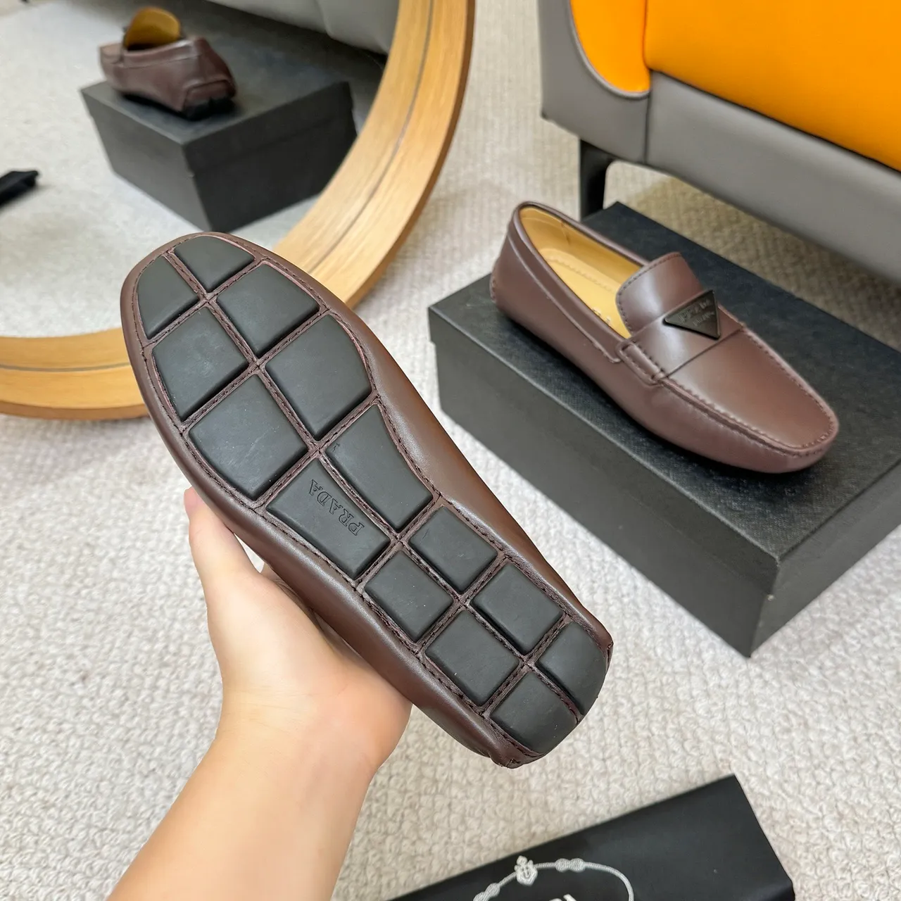 Prada 棕米色 方头 缝线 乐福鞋 7