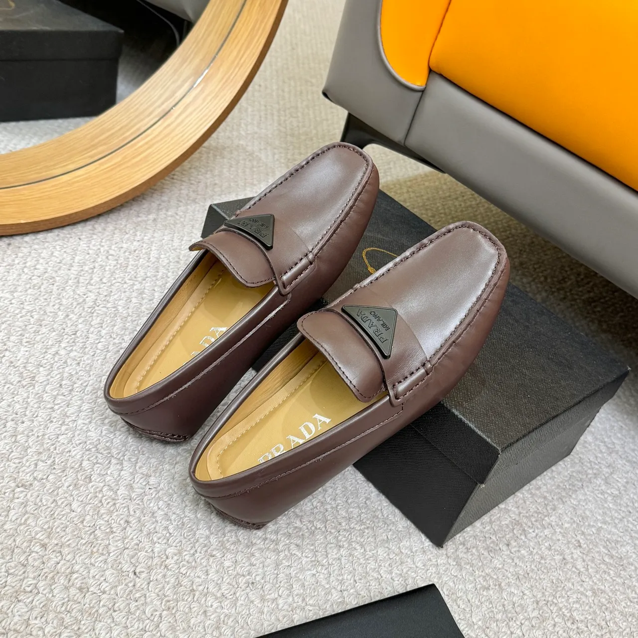 Prada 棕米色 方头 缝线 乐福鞋 8