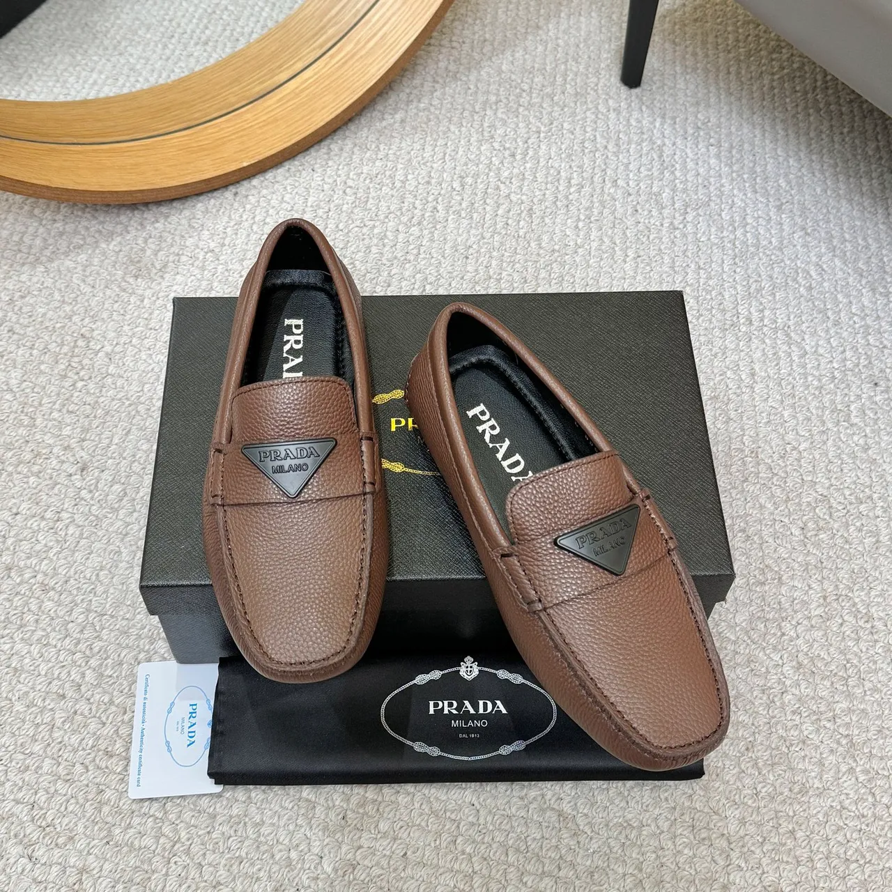 Prada भूरा काला पेबल्ड चमड़ा Moc-Toe Stitching Loafer 2