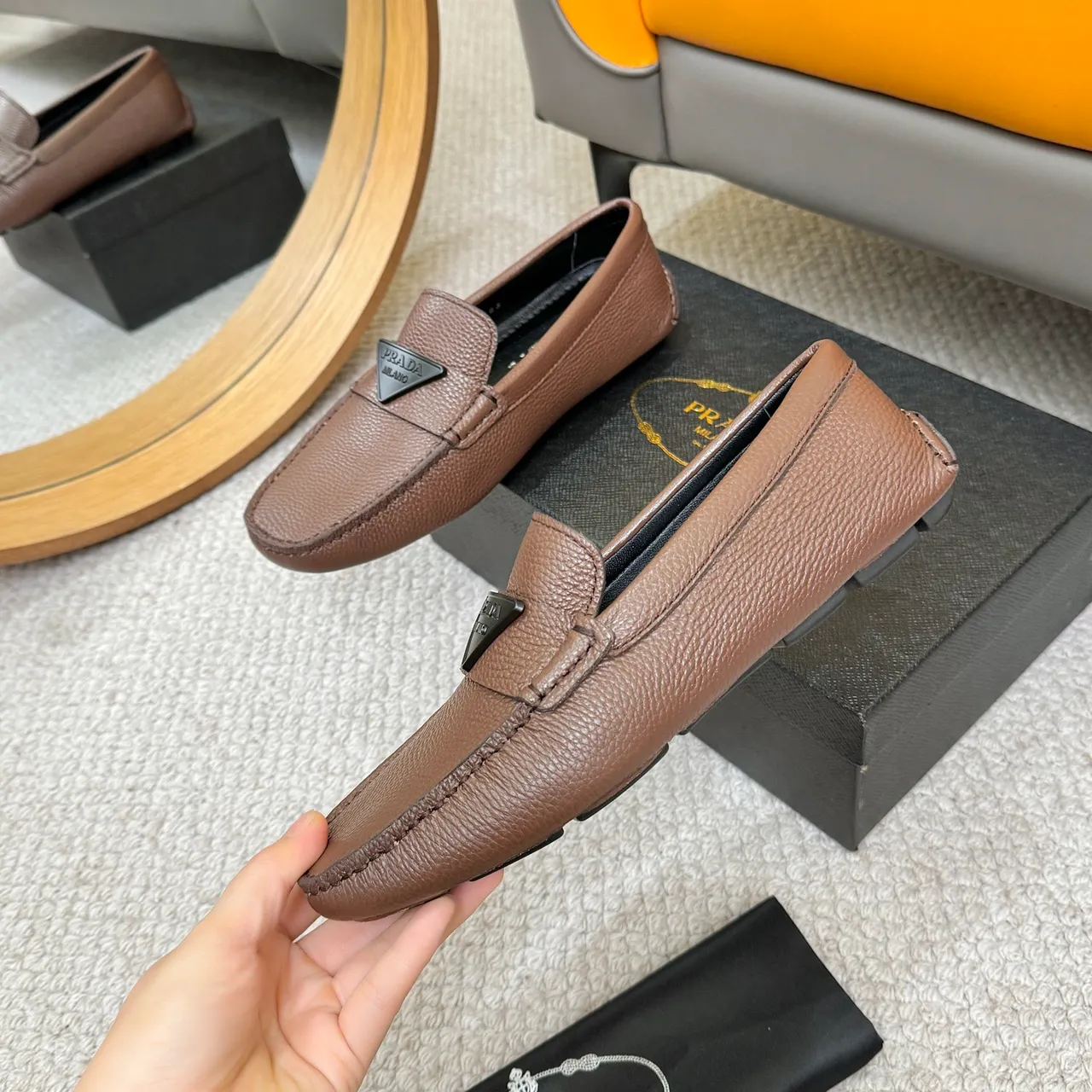 Prada भूरा काला पेबल्ड चमड़ा Moc-Toe Stitching Loafer 5