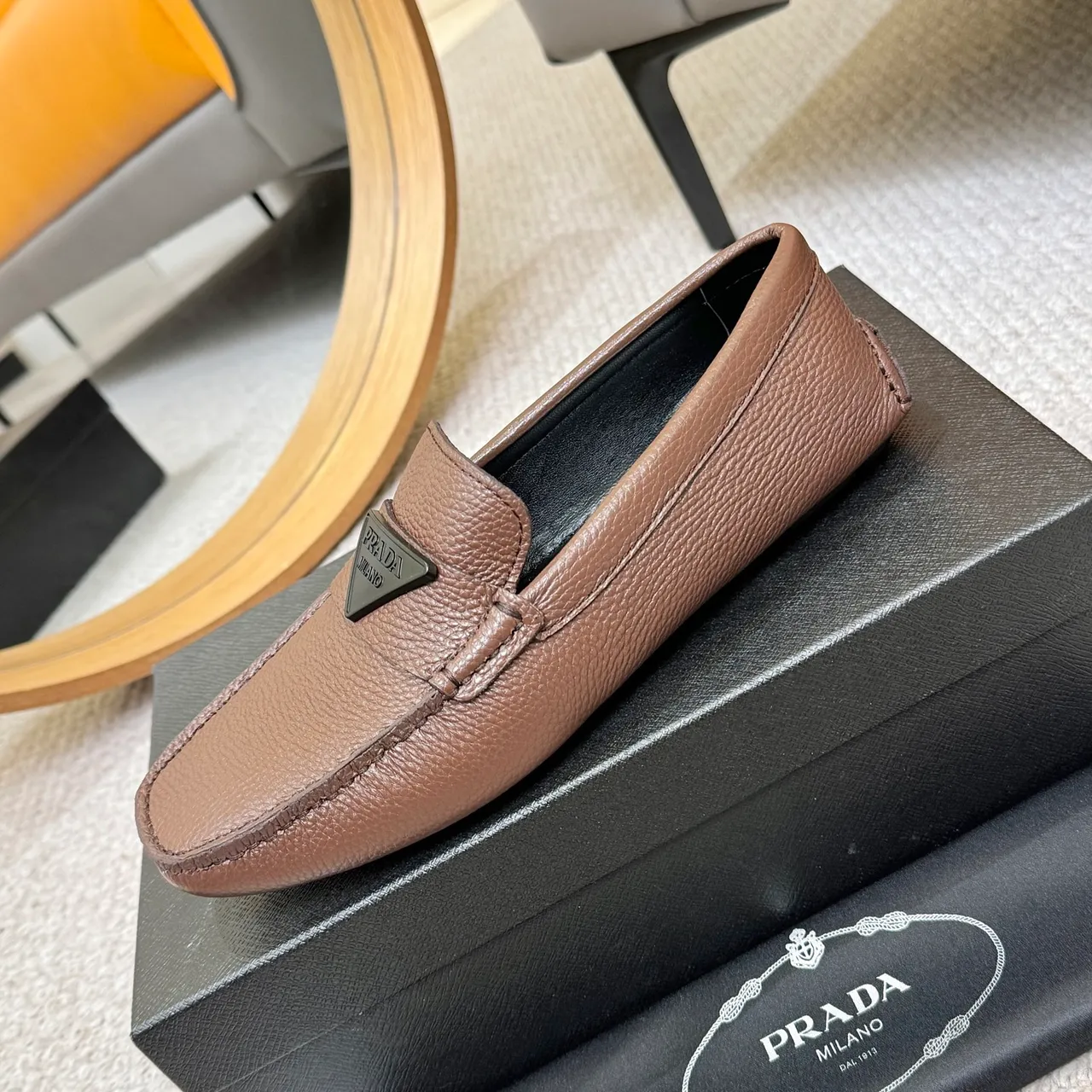 Prada भूरा काला पेबल्ड चमड़ा Moc-Toe Stitching Loafer 6