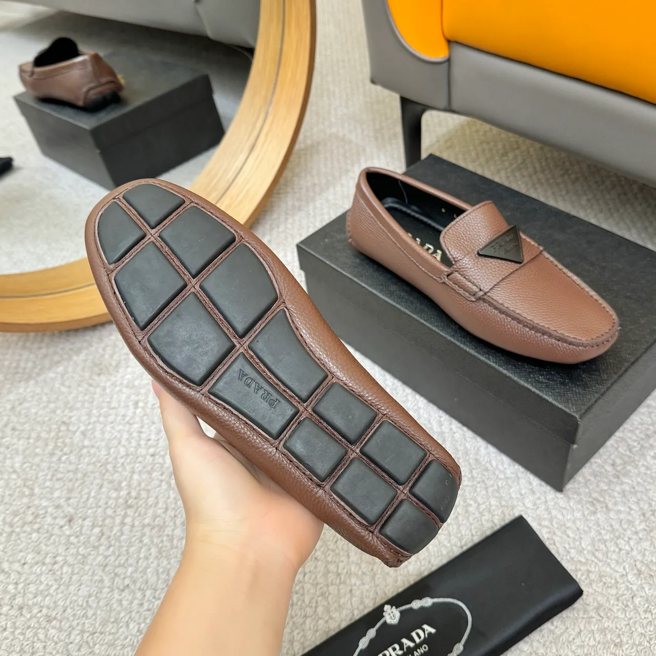 Prada भूरा काला पेबल्ड चमड़ा Moc-Toe Stitching Loafer 7