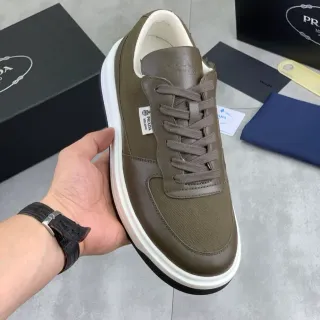 Prada Cloudbust Army Green White Olive 皮革和纺织鞋面 平台鞋底 生活方式运动鞋