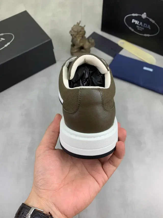 Prada Cloudbust Army Green White Olive 皮革和纺织鞋面 平台鞋底 生活方式运动鞋 4