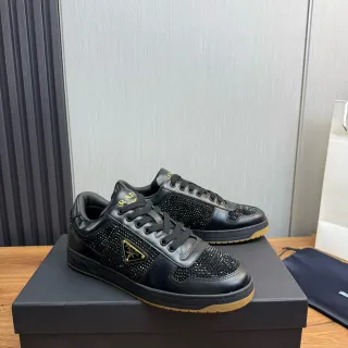 Prada Cloudbust क्रिस्टल से सजाया हुआ काला लाइफस्टाइल स्नीकर