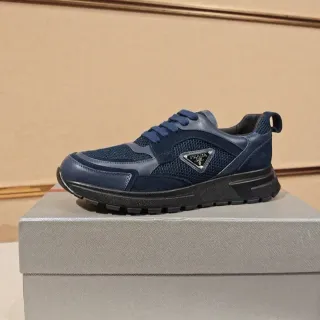 Prada Cloudbust Navy Black Malha e couro construção de painéis placa logo triangular sneakers lifestyle
